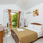 Melissa Willa Poros (Kefalonia)